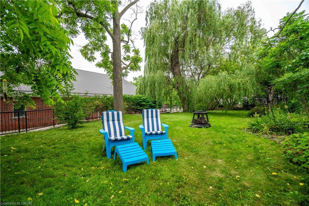 99 Argyle Street N, Caledonia, ON - Outdoor With Backyard