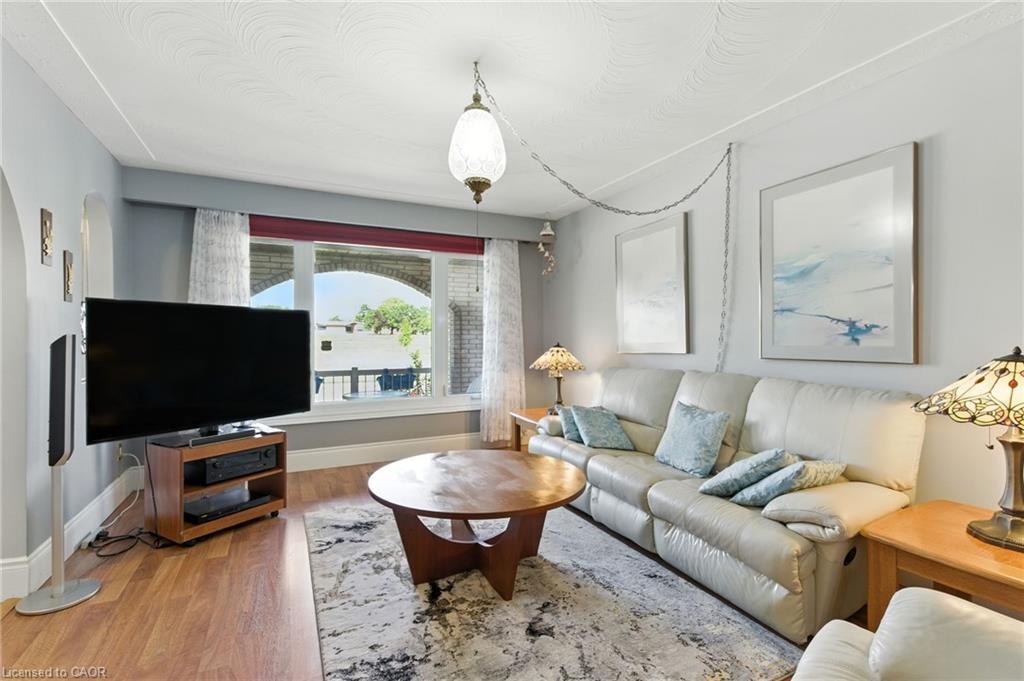 226 Carson Drive, Hamilton, ON - Indoor Photo Showing Living Room
