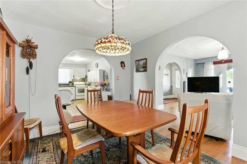 226 Carson Drive, Hamilton, ON - Indoor Photo Showing Dining Room