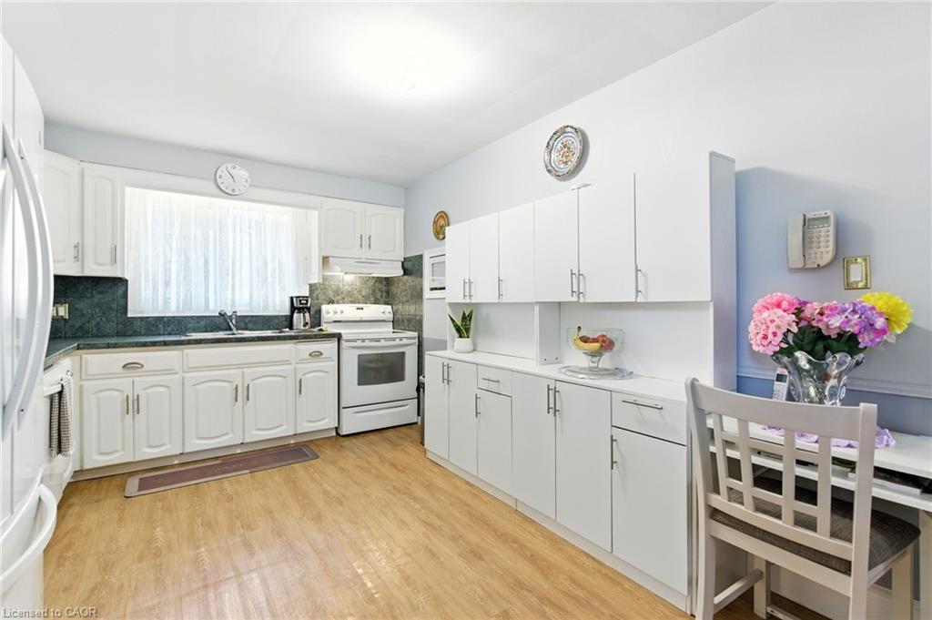 226 Carson Drive, Hamilton, ON - Indoor Photo Showing Kitchen