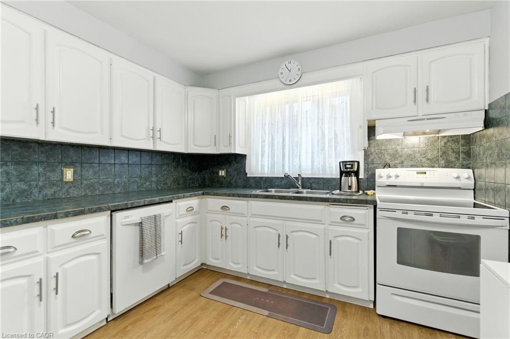 226 Carson Drive, Hamilton, ON - Indoor Photo Showing Kitchen With Double Sink