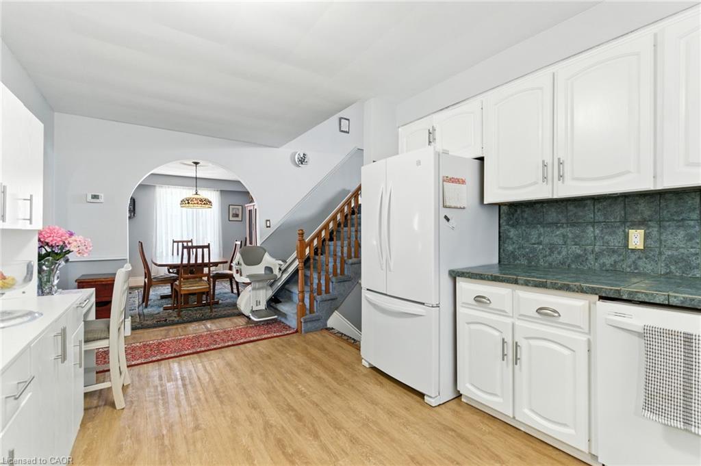226 Carson Drive, Hamilton, ON - Indoor Photo Showing Kitchen