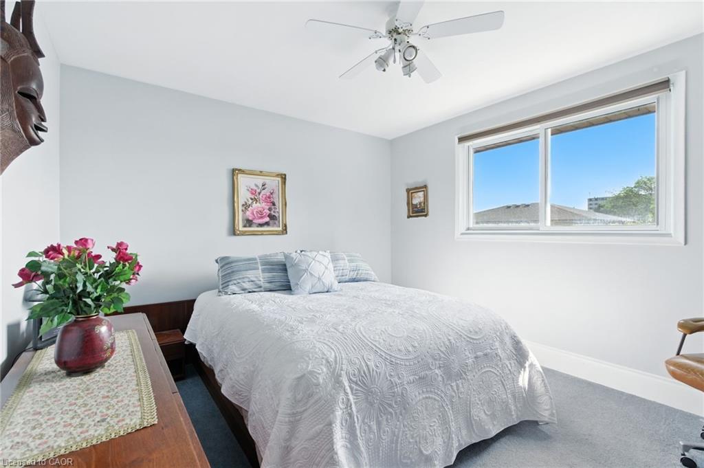 226 Carson Drive, Hamilton, ON - Indoor Photo Showing Bedroom