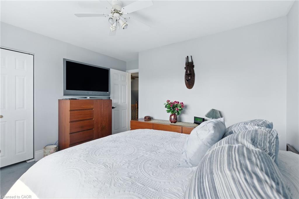 226 Carson Drive, Hamilton, ON - Indoor Photo Showing Bedroom