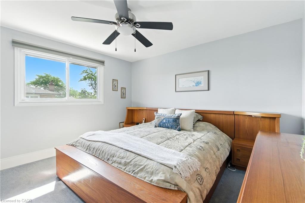 226 Carson Drive, Hamilton, ON - Indoor Photo Showing Bedroom