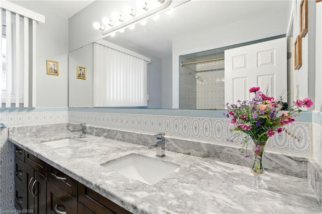 226 Carson Drive, Hamilton, ON - Indoor Photo Showing Bathroom