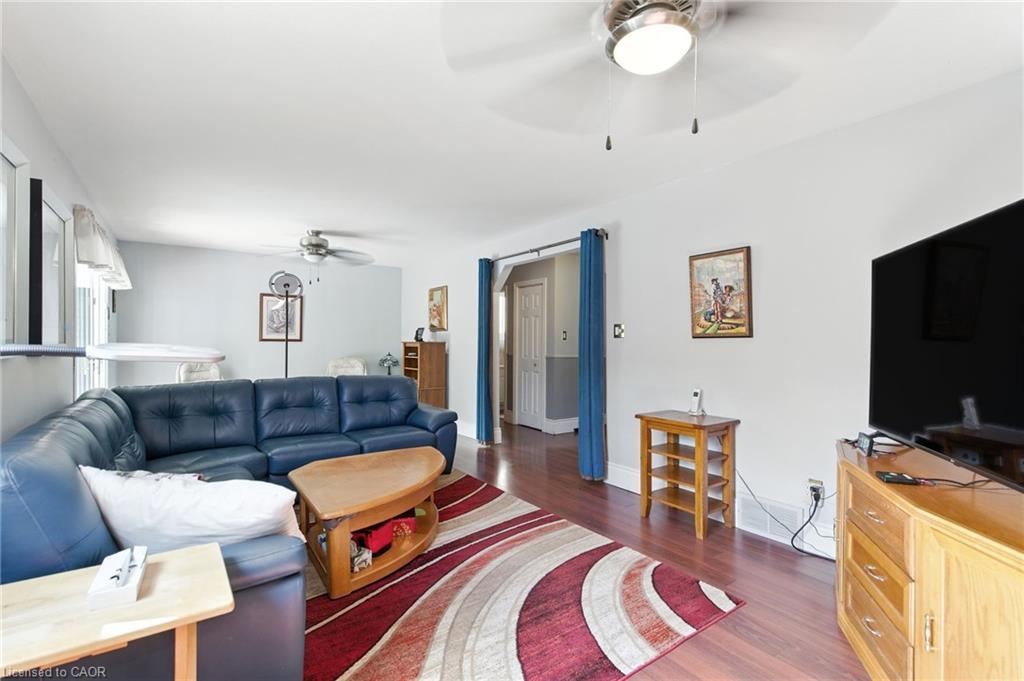 226 Carson Drive, Hamilton, ON - Indoor Photo Showing Living Room