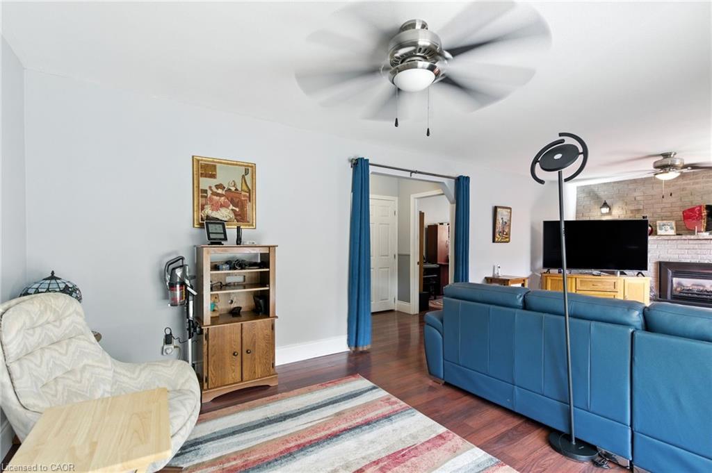 226 Carson Drive, Hamilton, ON - Indoor Photo Showing Living Room With Fireplace