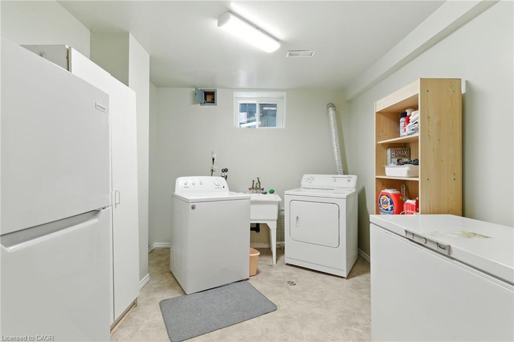 226 Carson Drive, Hamilton, ON - Indoor Photo Showing Laundry Room