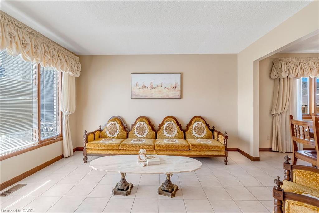 203 Margaret Avenue, Hamilton, ON - Indoor Photo Showing Other Room