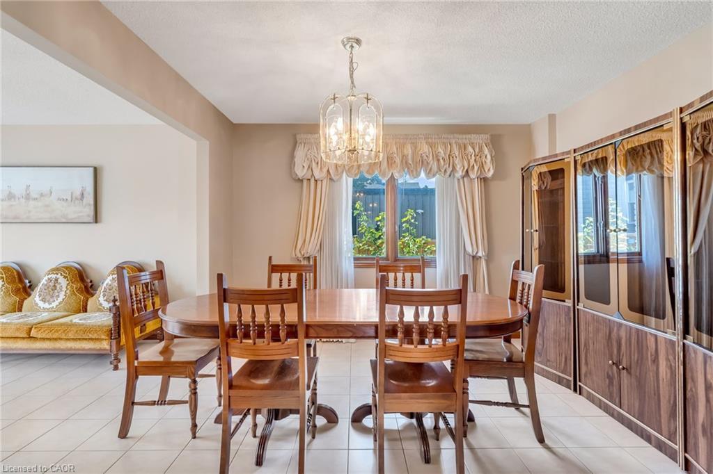203 Margaret Avenue, Hamilton, ON - Indoor Photo Showing Dining Room
