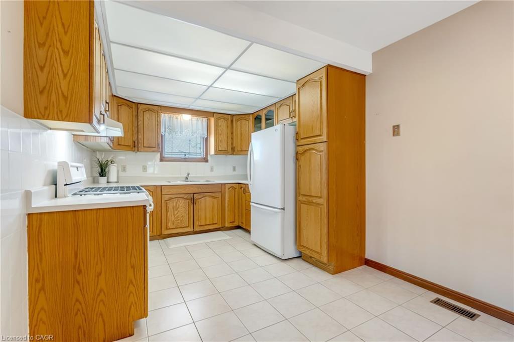 203 Margaret Avenue, Hamilton, ON - Indoor Photo Showing Kitchen