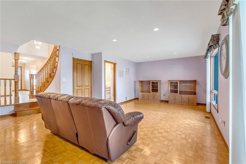 203 Margaret Avenue, Hamilton, ON - Indoor Photo Showing Living Room