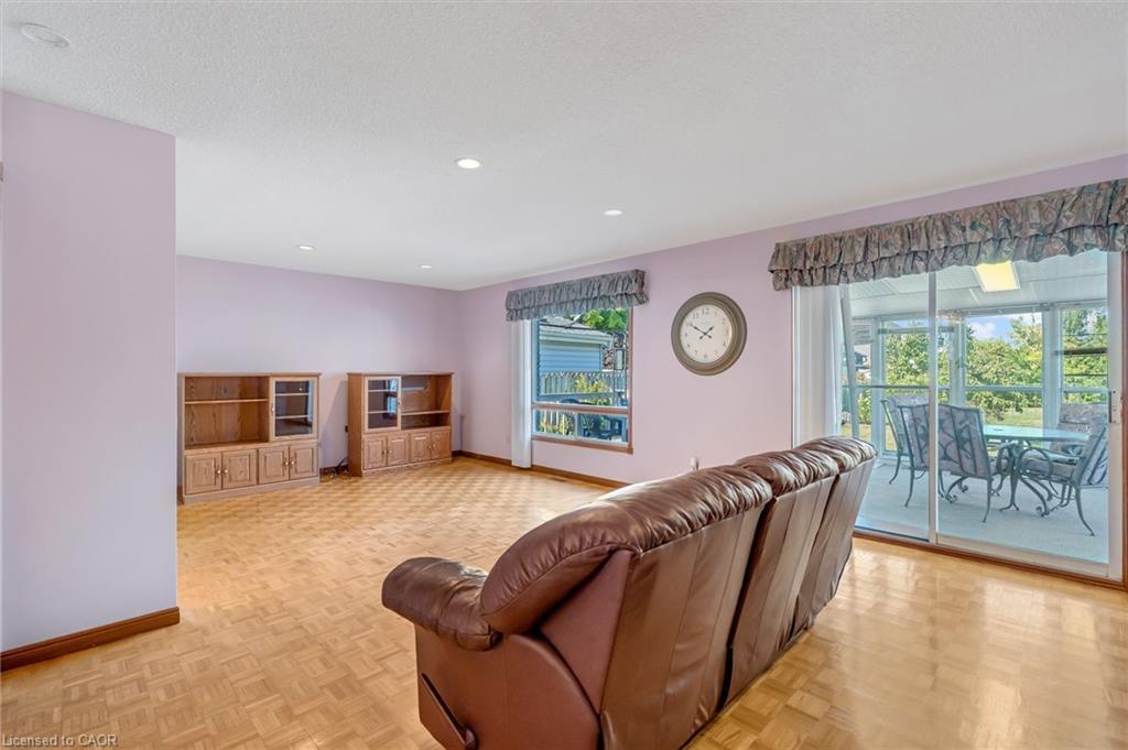 203 Margaret Avenue, Hamilton, ON - Indoor Photo Showing Living Room