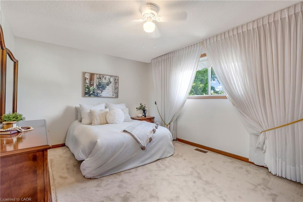 203 Margaret Avenue, Hamilton, ON - Indoor Photo Showing Bedroom