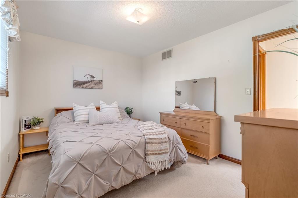 203 Margaret Avenue, Hamilton, ON - Indoor Photo Showing Bedroom