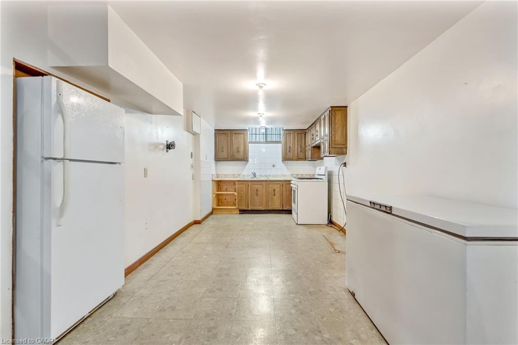 203 Margaret Avenue, Hamilton, ON - Indoor Photo Showing Kitchen