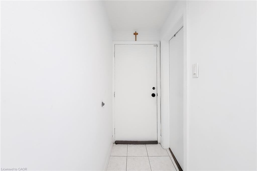 Basement-12 Maitland Avenue, Hamilton, ON - Indoor Photo Showing Other Room