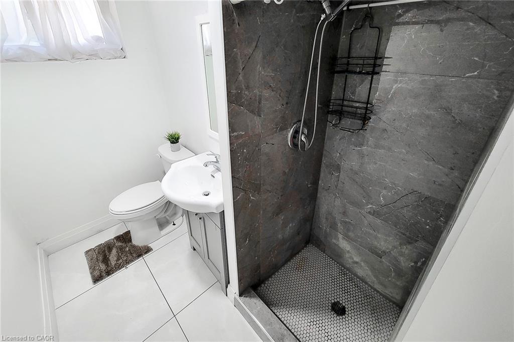 Basement-12 Maitland Avenue, Hamilton, ON - Indoor Photo Showing Bathroom