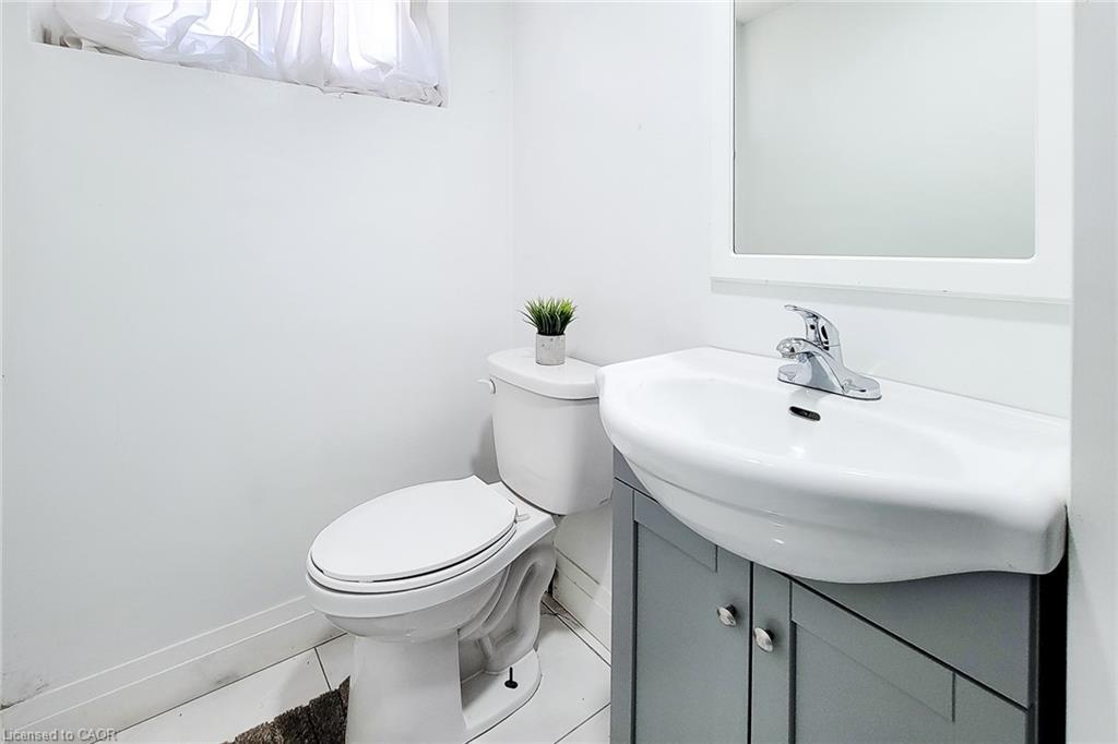 Basement-12 Maitland Avenue, Hamilton, ON - Indoor Photo Showing Bathroom