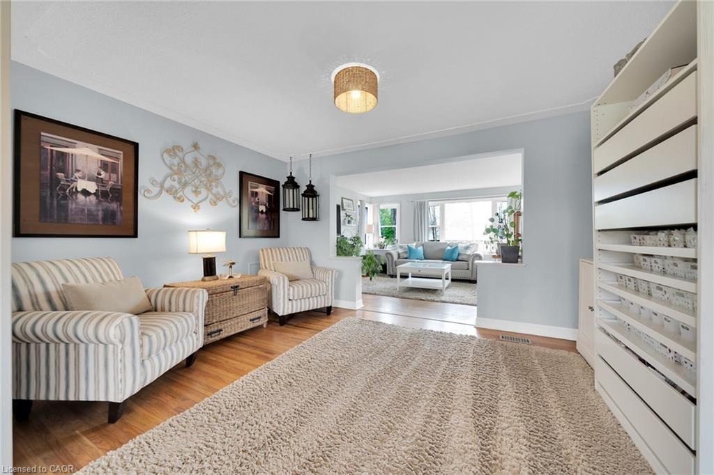 4165 William Street, Beamsville, ON - Indoor Photo Showing Living Room
