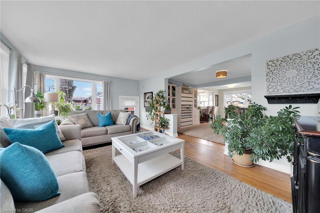 4165 William Street, Beamsville, ON - Indoor Photo Showing Living Room