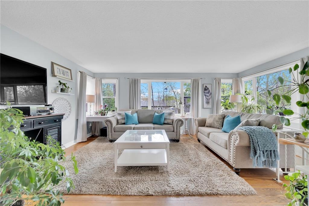 4165 William Street, Beamsville, ON - Indoor Photo Showing Living Room