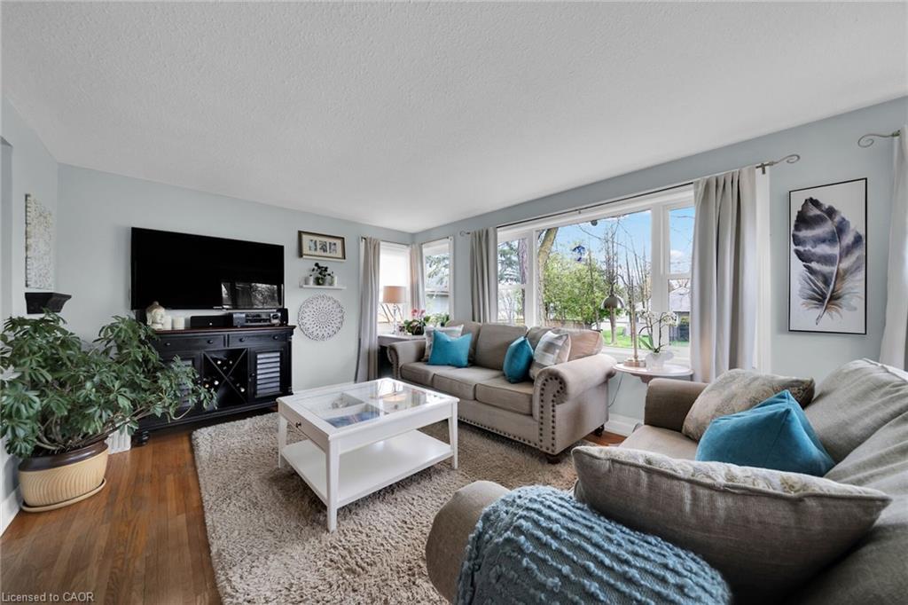 4165 William Street, Beamsville, ON - Indoor Photo Showing Living Room