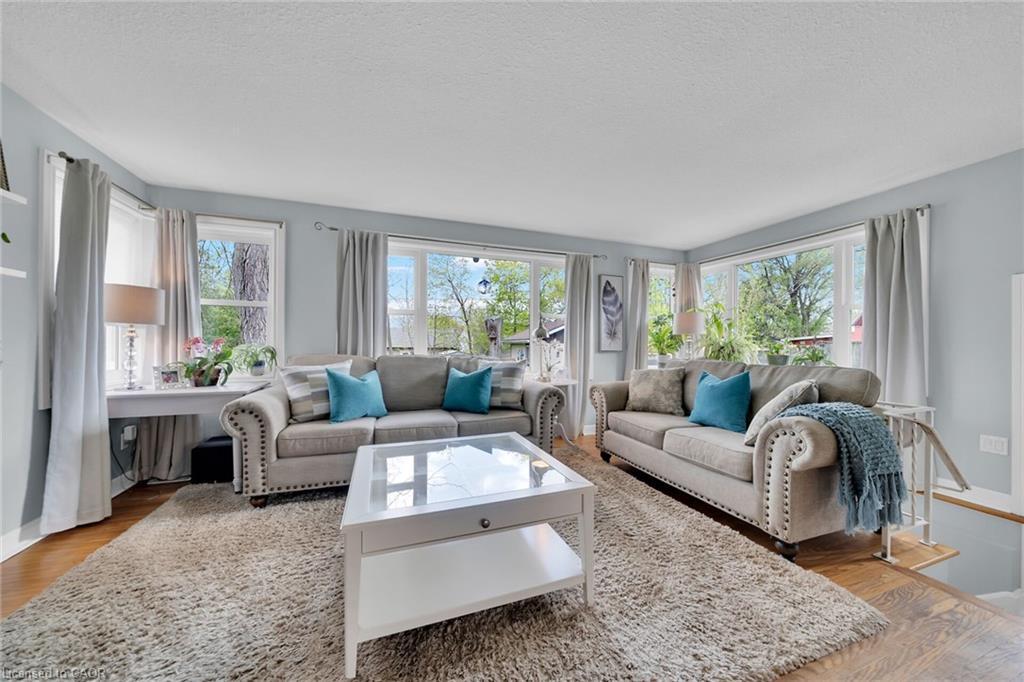 4165 William Street, Beamsville, ON - Indoor Photo Showing Living Room