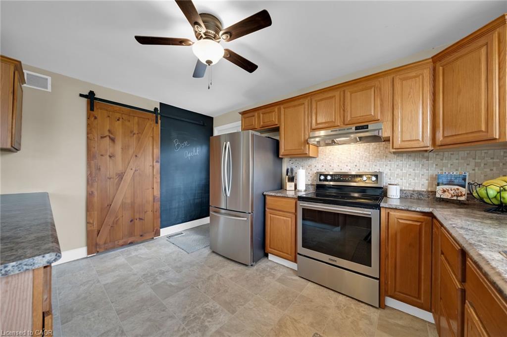 4165 William Street, Beamsville, ON - Indoor Photo Showing Kitchen