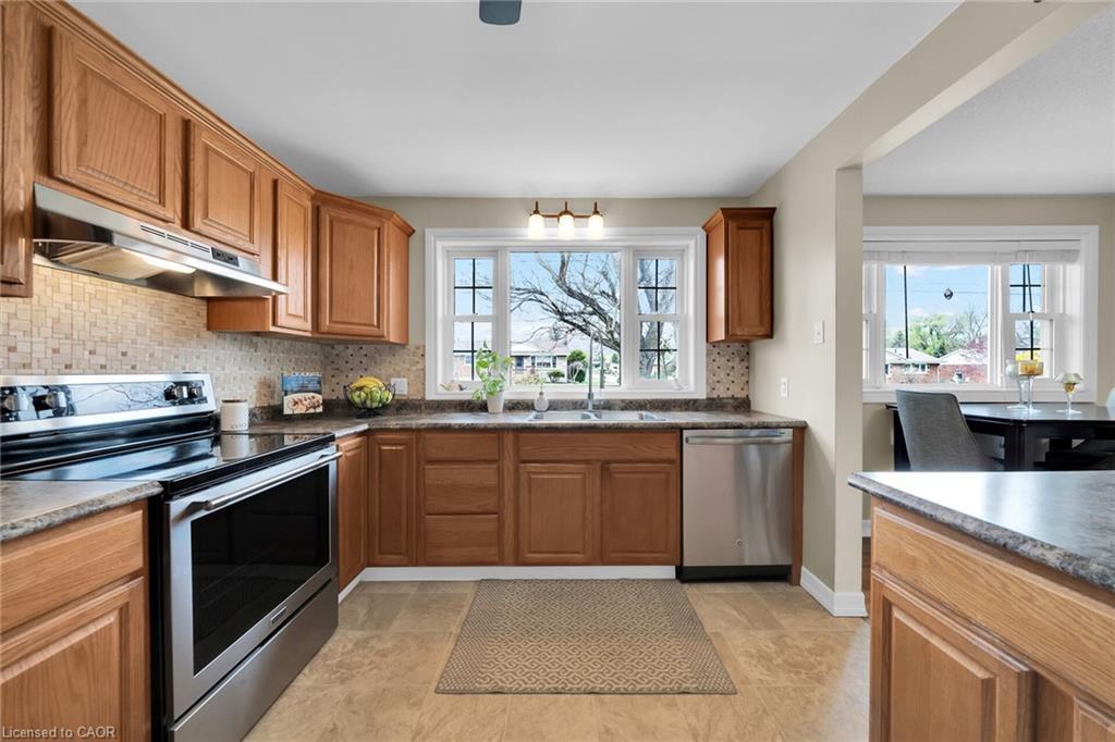 4165 William Street, Beamsville, ON - Indoor Photo Showing Kitchen