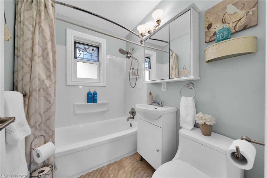 4165 William Street, Beamsville, ON - Indoor Photo Showing Bathroom