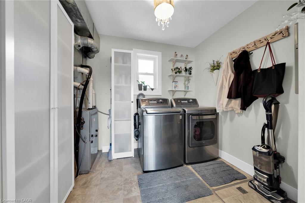 4165 William Street, Beamsville, ON - Indoor Photo Showing Laundry Room