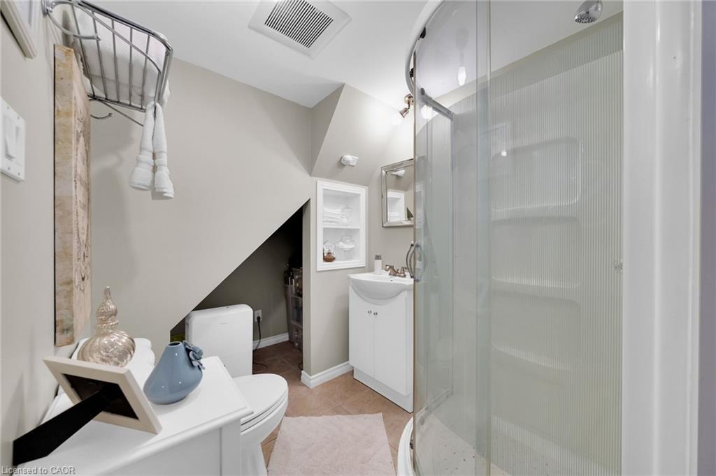 4165 William Street, Beamsville, ON - Indoor Photo Showing Bathroom