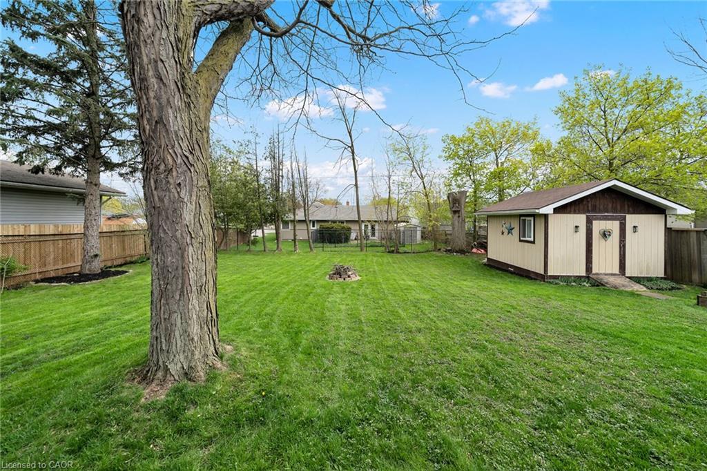 4165 William Street, Beamsville, ON - Outdoor With Backyard