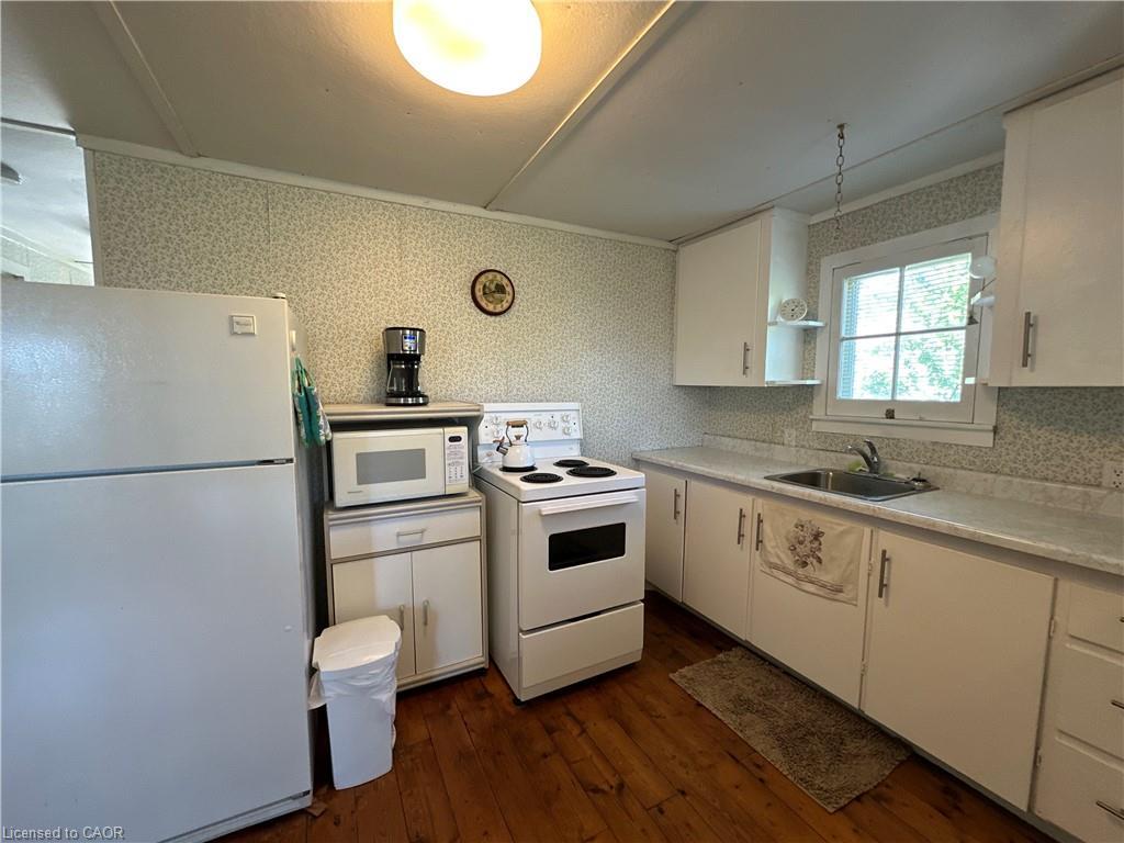 88 Erie Boulevard, Long Point, ON - Indoor Photo Showing Kitchen