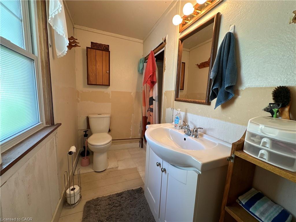88 Erie Boulevard, Long Point, ON - Indoor Photo Showing Bathroom