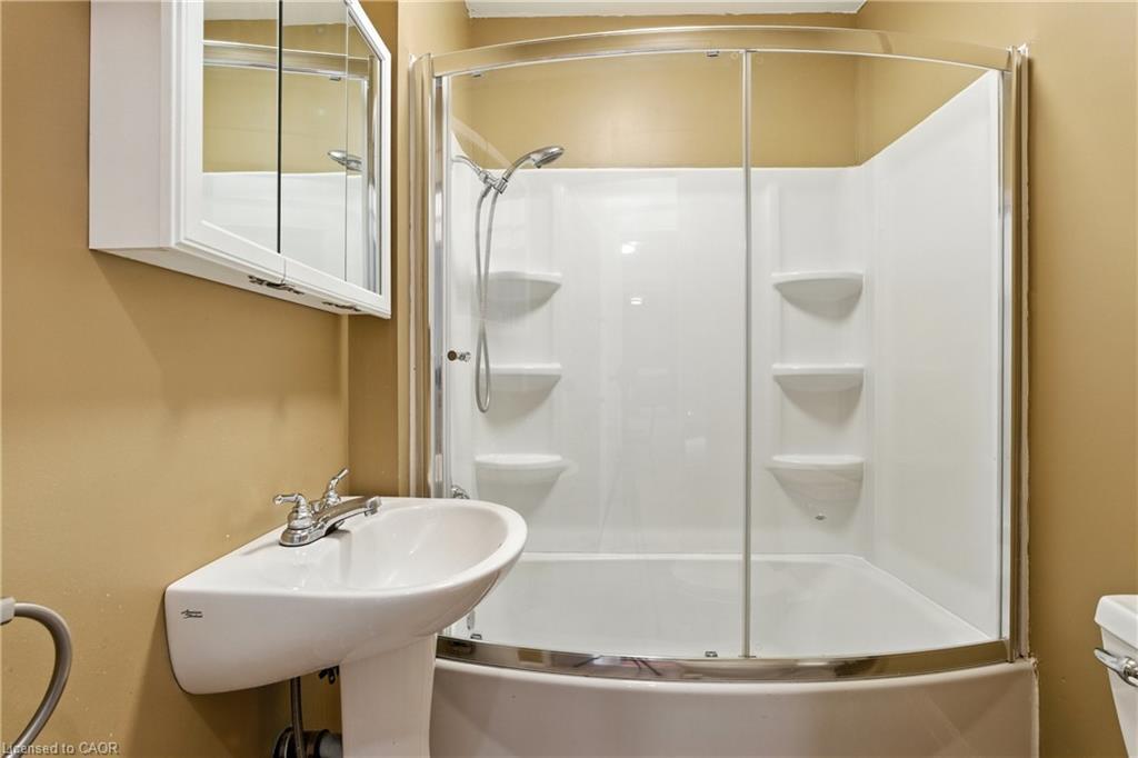 1 Berryman Avenue, St. Catharines, ON - Indoor Photo Showing Bathroom
