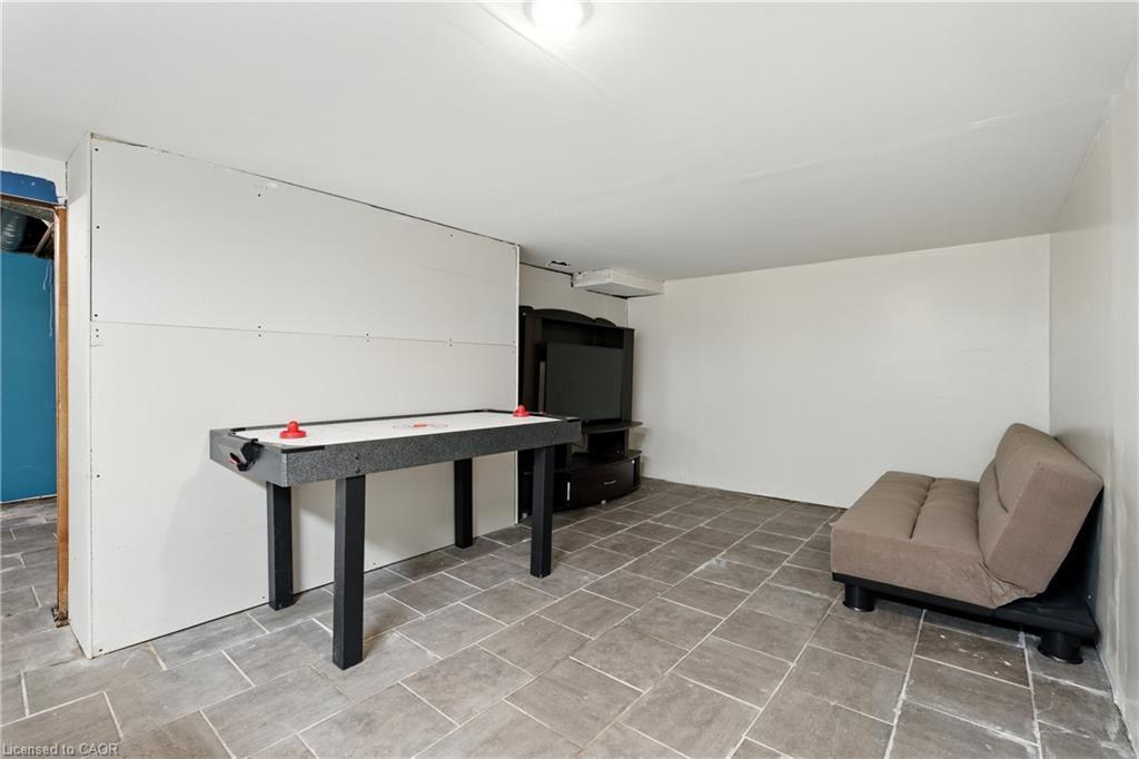 1 Berryman Avenue, St. Catharines, ON - Indoor Photo Showing Other Room