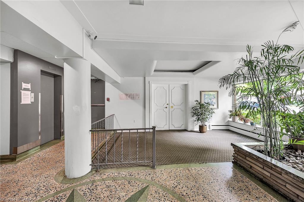 208-40 Robinson Street, Hamilton, ON - Indoor Photo Showing Other Room