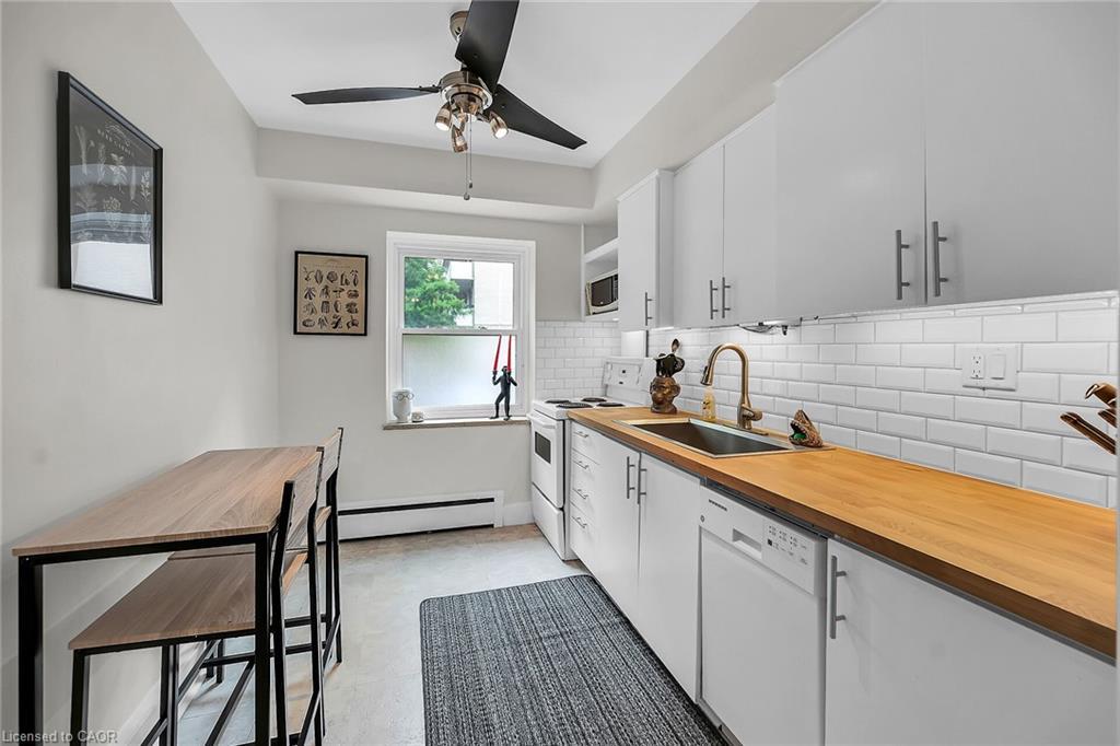 208-40 Robinson Street, Hamilton, ON - Indoor Photo Showing Kitchen
