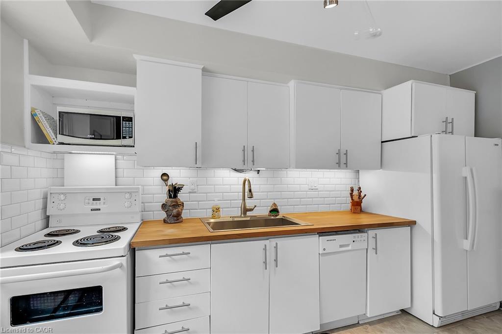 208-40 Robinson Street, Hamilton, ON - Indoor Photo Showing Kitchen