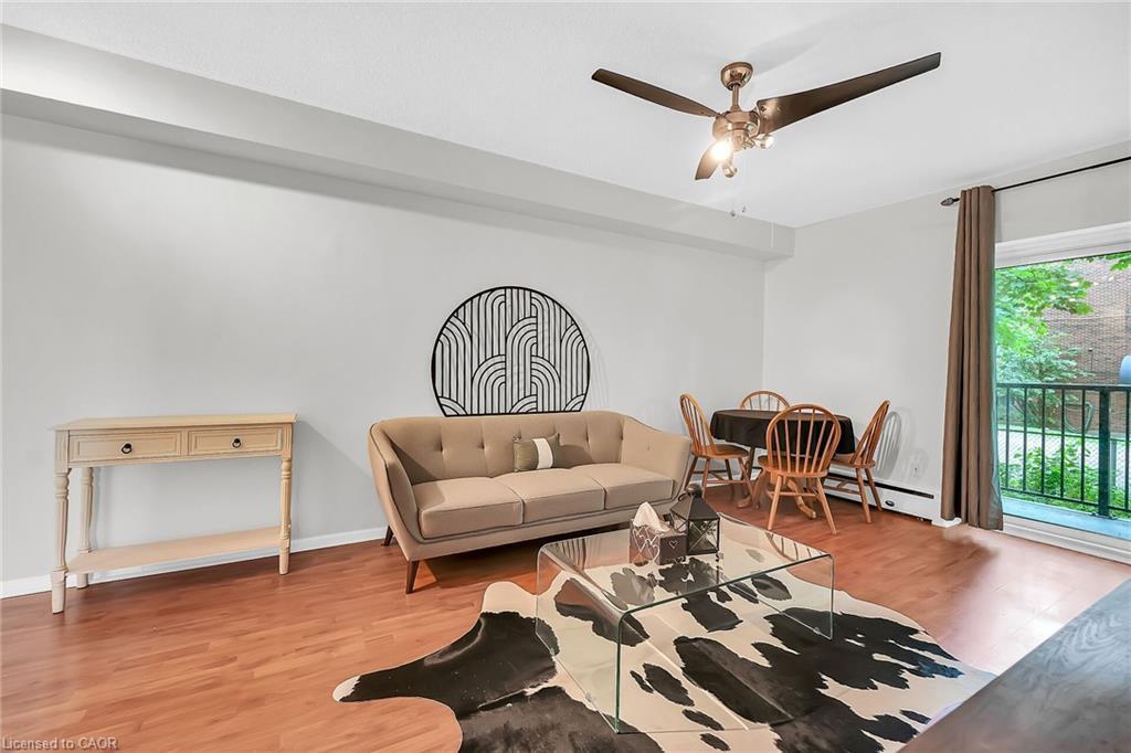 208-40 Robinson Street, Hamilton, ON - Indoor Photo Showing Living Room