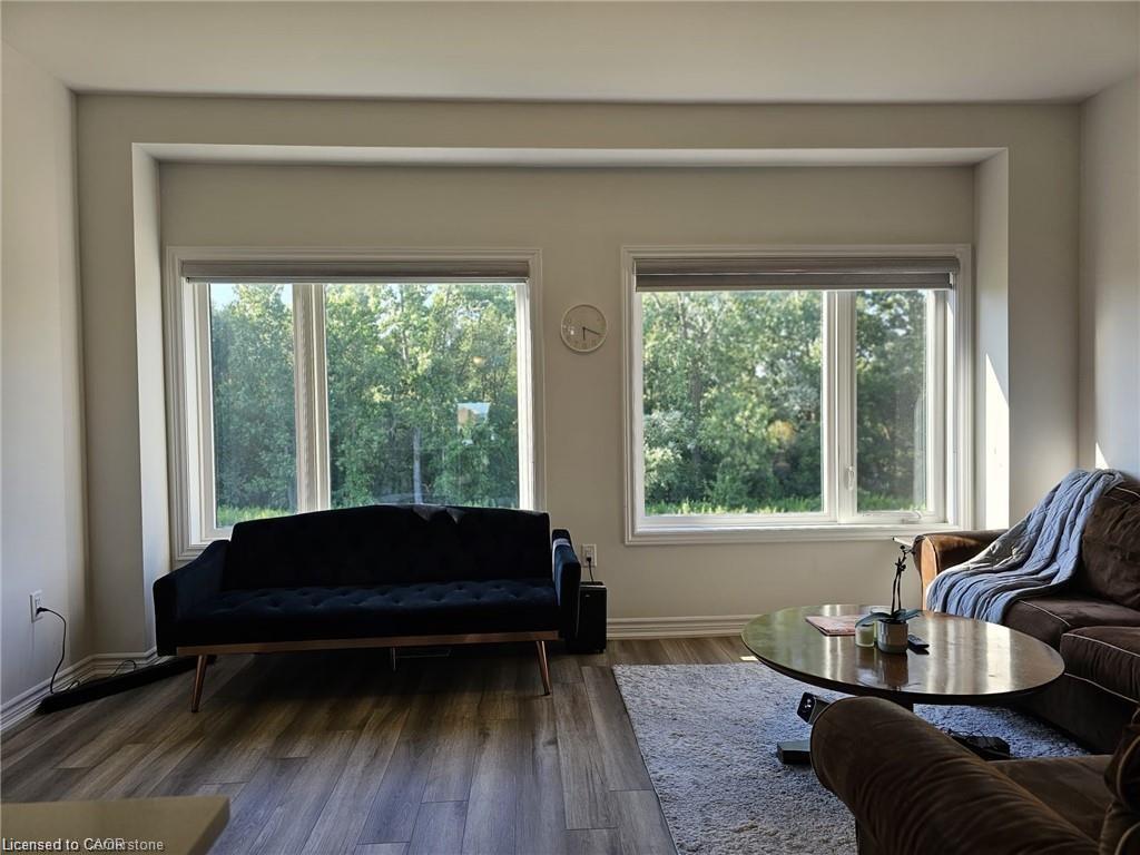 58-290 Equestrian Way, Cambridge, ON - Indoor Photo Showing Living Room