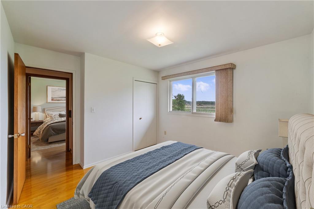240 Mud Street W, Grimsby, ON - Indoor Photo Showing Bedroom