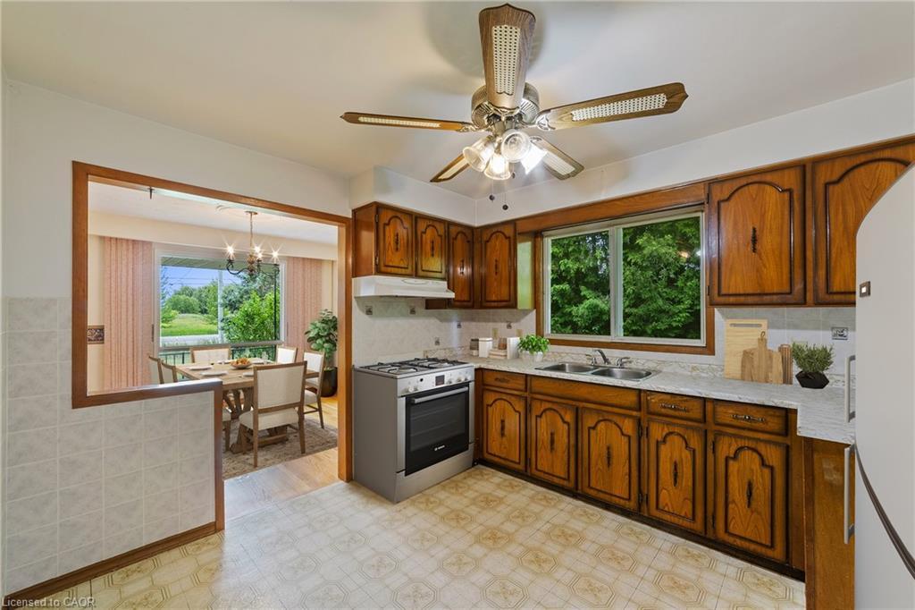 240 Mud Street W, Grimsby, ON - Indoor Photo Showing Kitchen With Double Sink