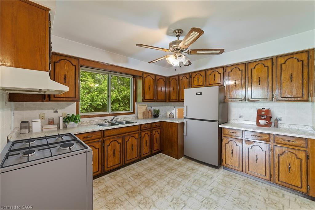 240 Mud Street W, Grimsby, ON - Indoor Photo Showing Kitchen With Double Sink