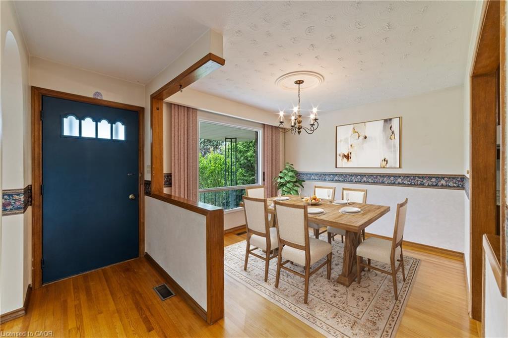 240 Mud Street W, Grimsby, ON - Indoor Photo Showing Dining Room