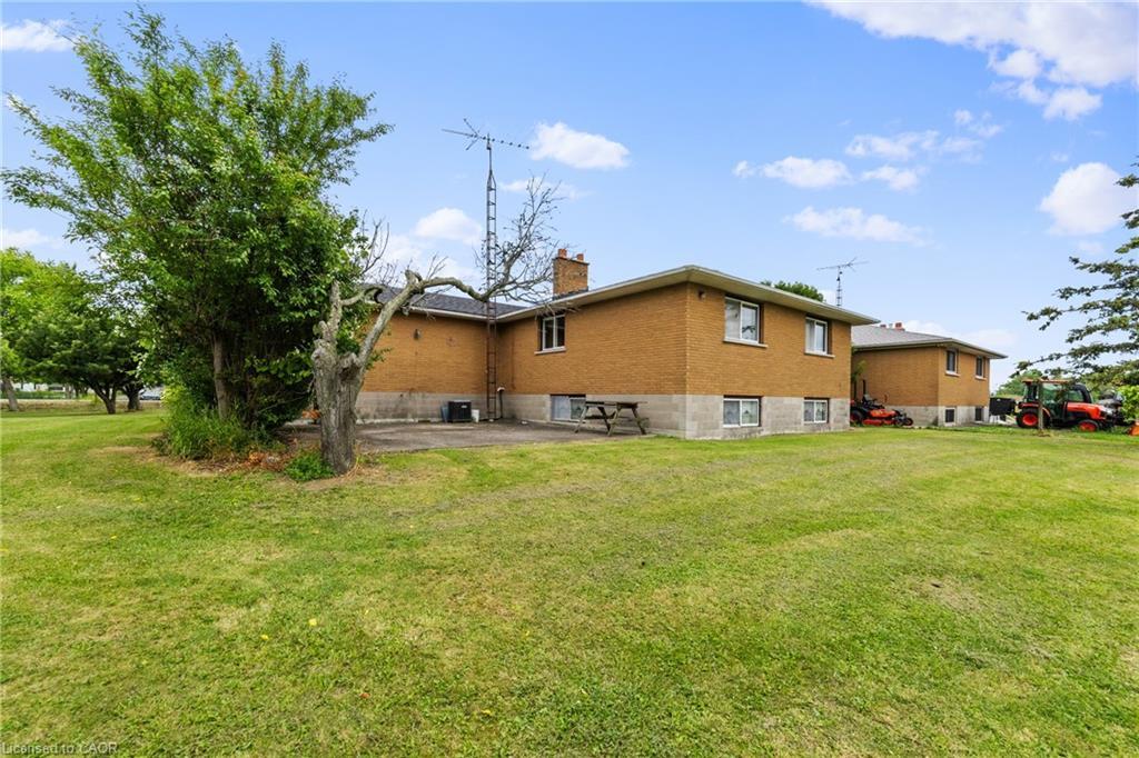 240 Mud Street W, Grimsby, ON - Outdoor