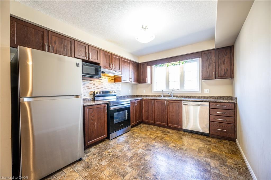 202 Maitland Street, Kitchener, ON - Indoor Photo Showing Kitchen